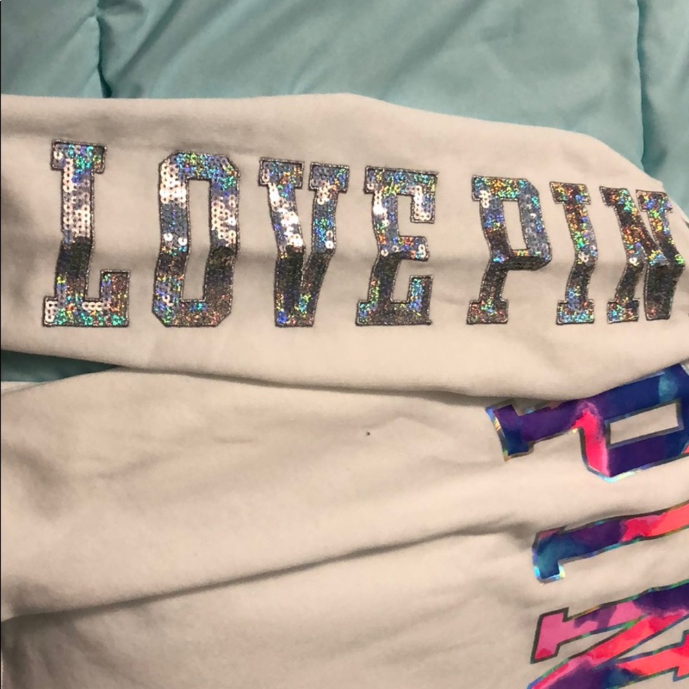 BRAND NEW! Without tags size medium